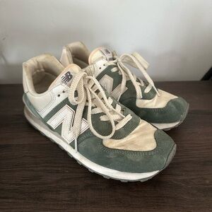 PINK AND GREEN NEW BALANCE 574  Size 9